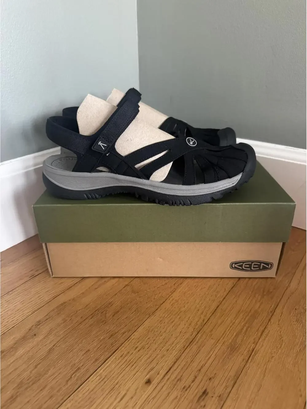 Women's Keen Rose Sandal Closed Toe Hiking Sandals Black/Neutral Grey Sz 9.5 NIB - Picture 1 of 9